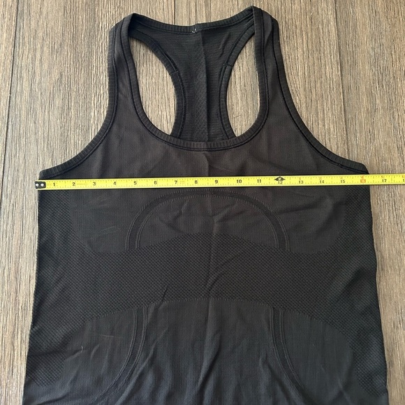 Lululemon Swiftly Tech Black Racerback Tank Top. Size 8. - Picture 8 of 9